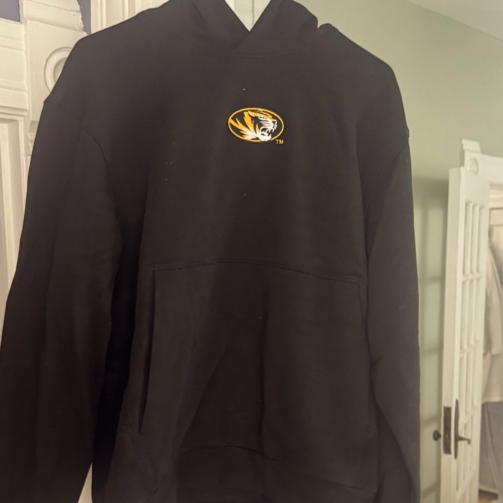 Lululemon shoodie with Mizzou Logo (Medium